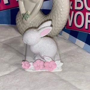 BATH AND BODY WORKS SPARKLING EASTER BUNNY WITH FLOWERS HAND SOAP HOLDER